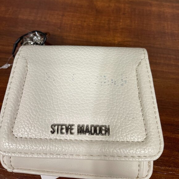 Steve Madden Byulli Vanilla Trifold Wallet *Stain in Pics* - Picture 1 of 4